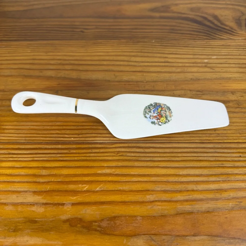 Vintage Porcelain Cake Server with Pastoral Scene – Gold Trim Handle